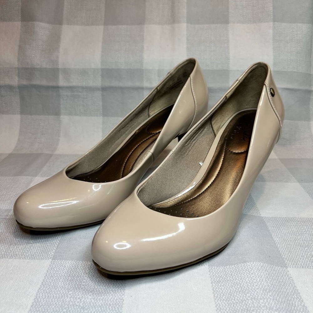 Life Stride Cream Classic Patent Heels